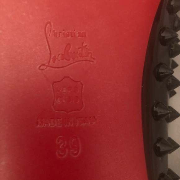 Turn heads stepping out in your new Christian Louboutin Pigalle black flats. - Picture 11 of 11